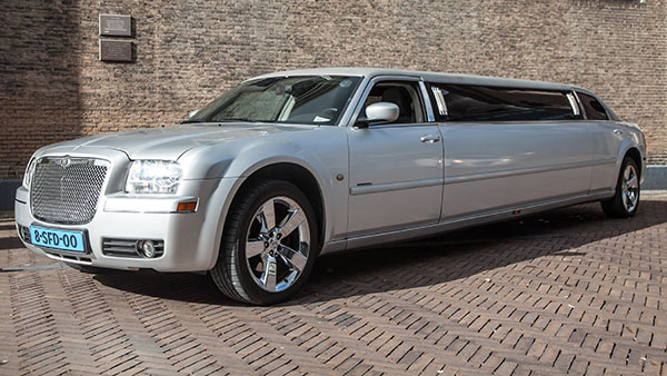 Chrysler 300c grijs ultrastretched limo